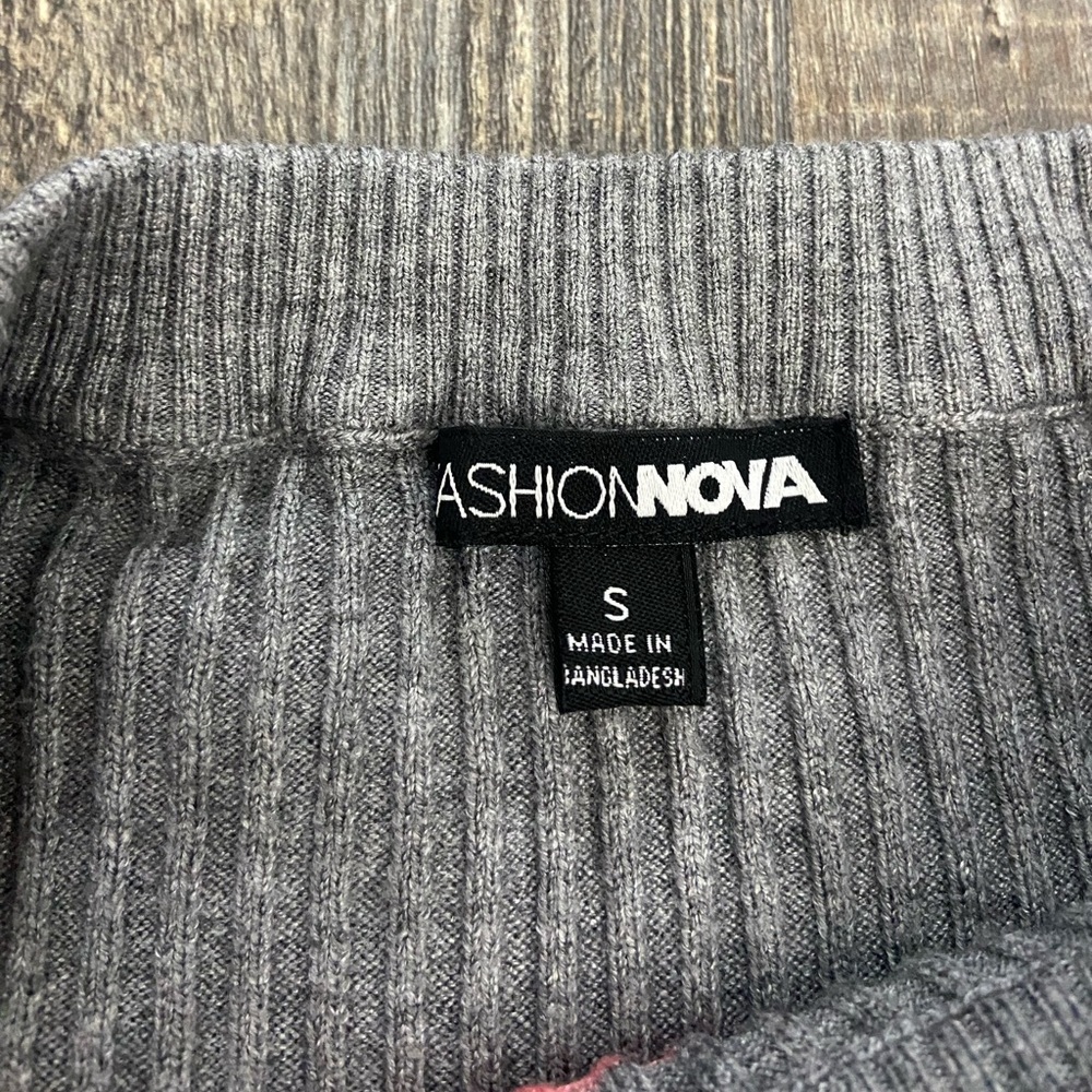 Cute sweater - Picture 2 of 2